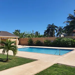 Lovely Ensuite Getaway With Pool Apartment